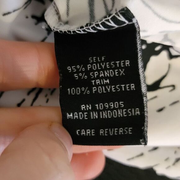 Sioni Dressy Ruffle Top Size Medium - Picture 5 of 7